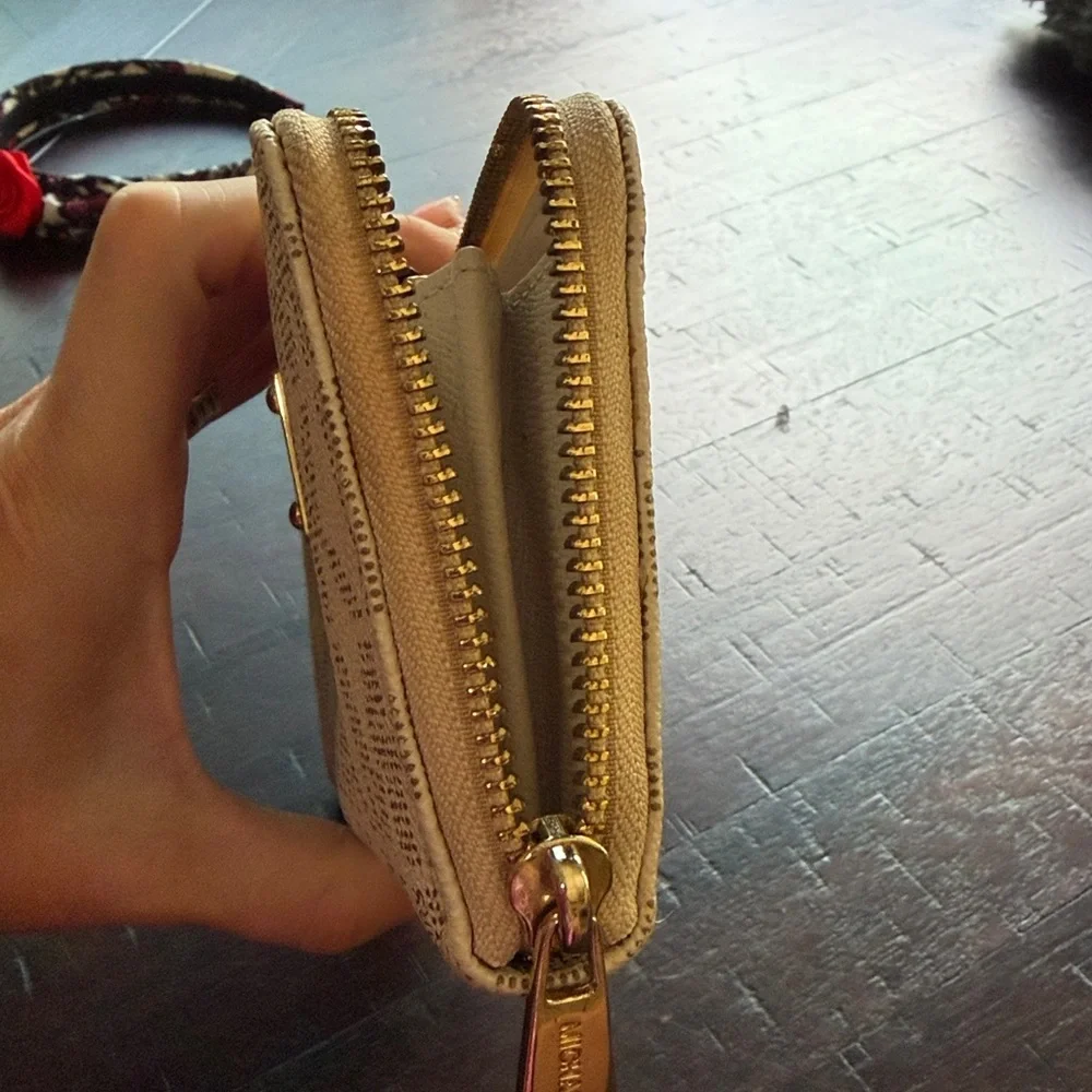Michael Kors Jet Set Beige Wallet ( Matches Purse )